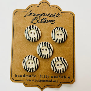 L292 Shiny Black and White Buttons