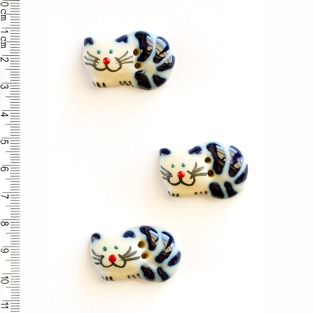 L031 Curled up Cat Buttons