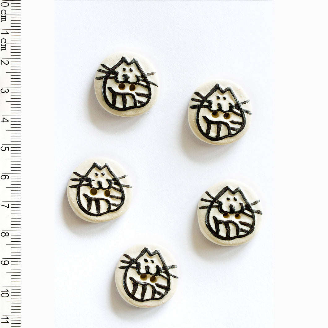 L039 B&W Cat Buttons