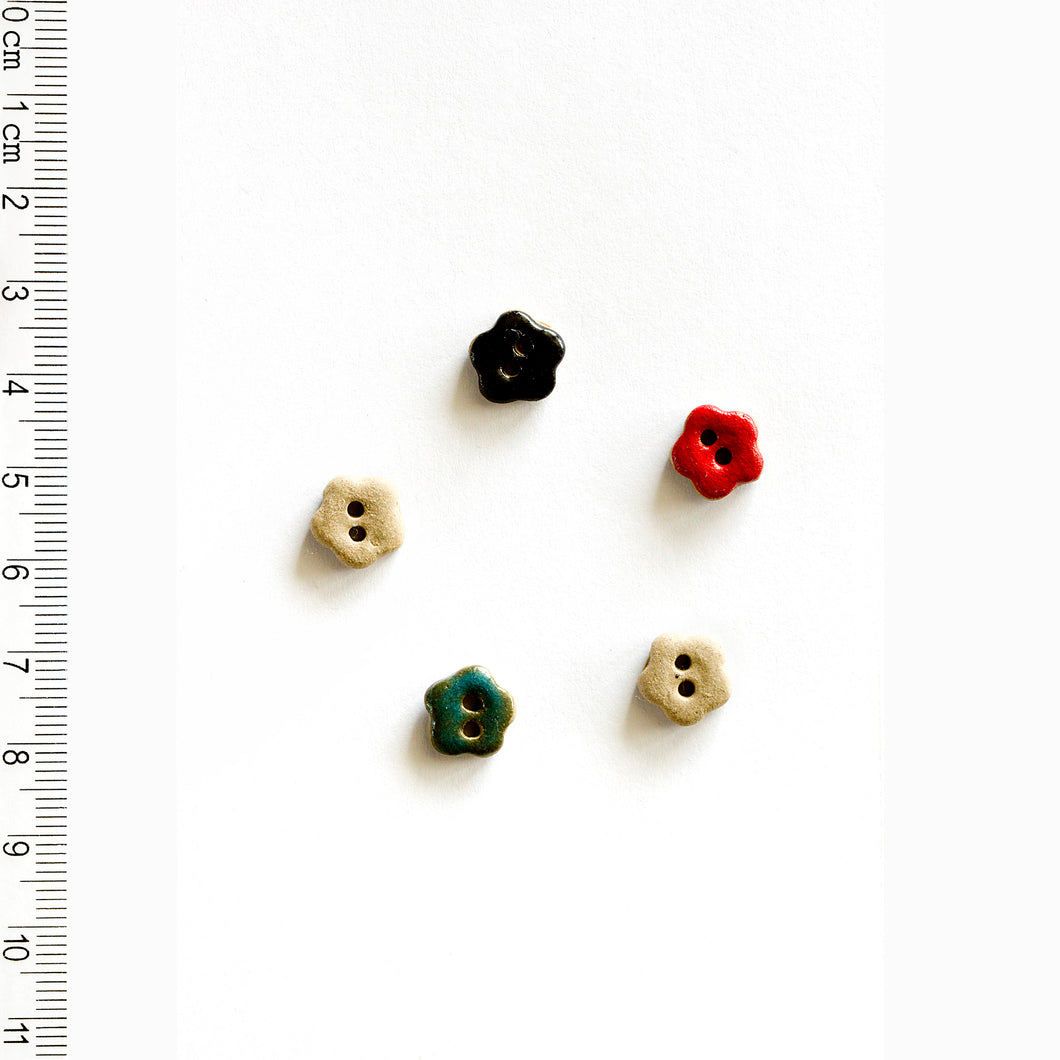 L558 Tiny Flower Buttons