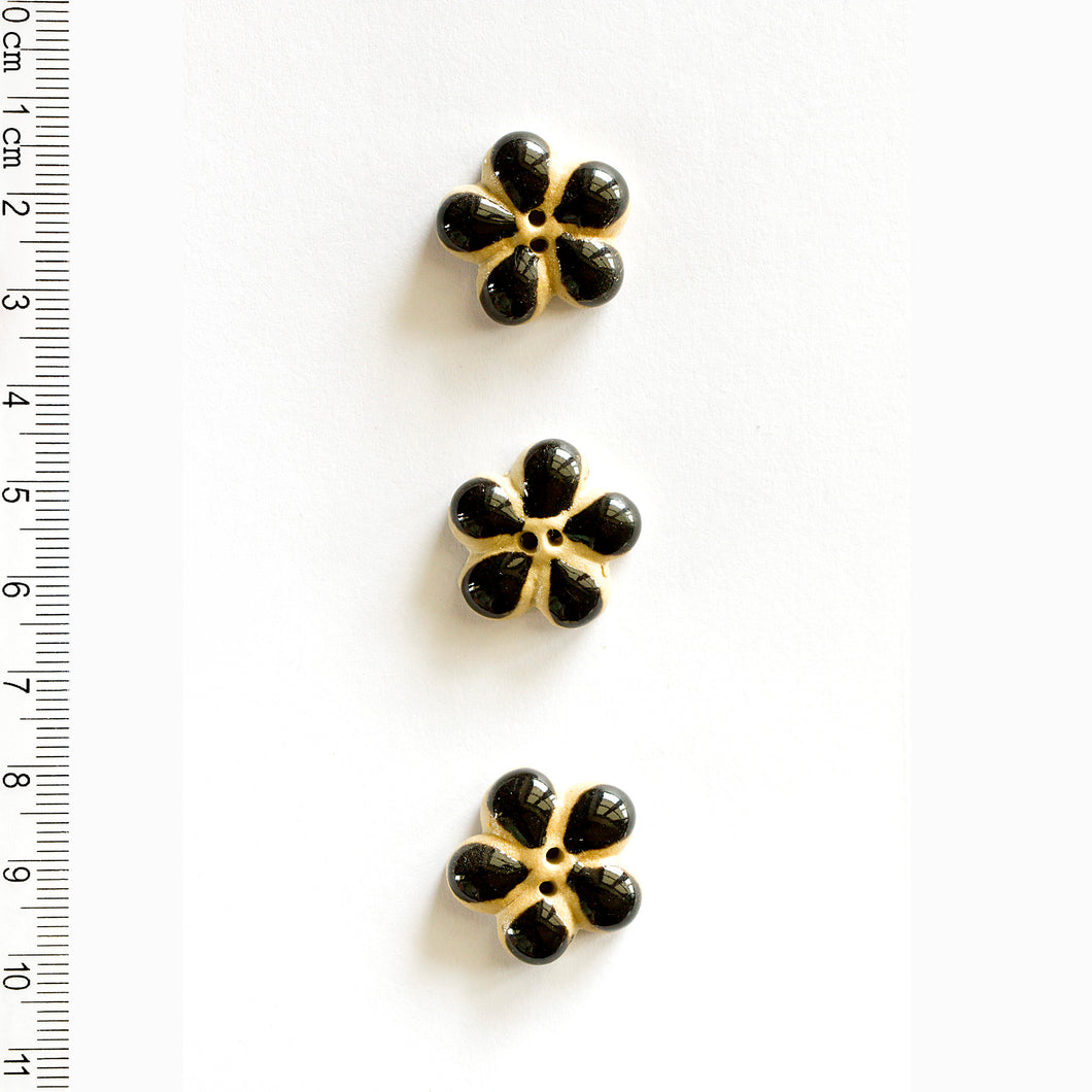 L594 Black Flower Buttons