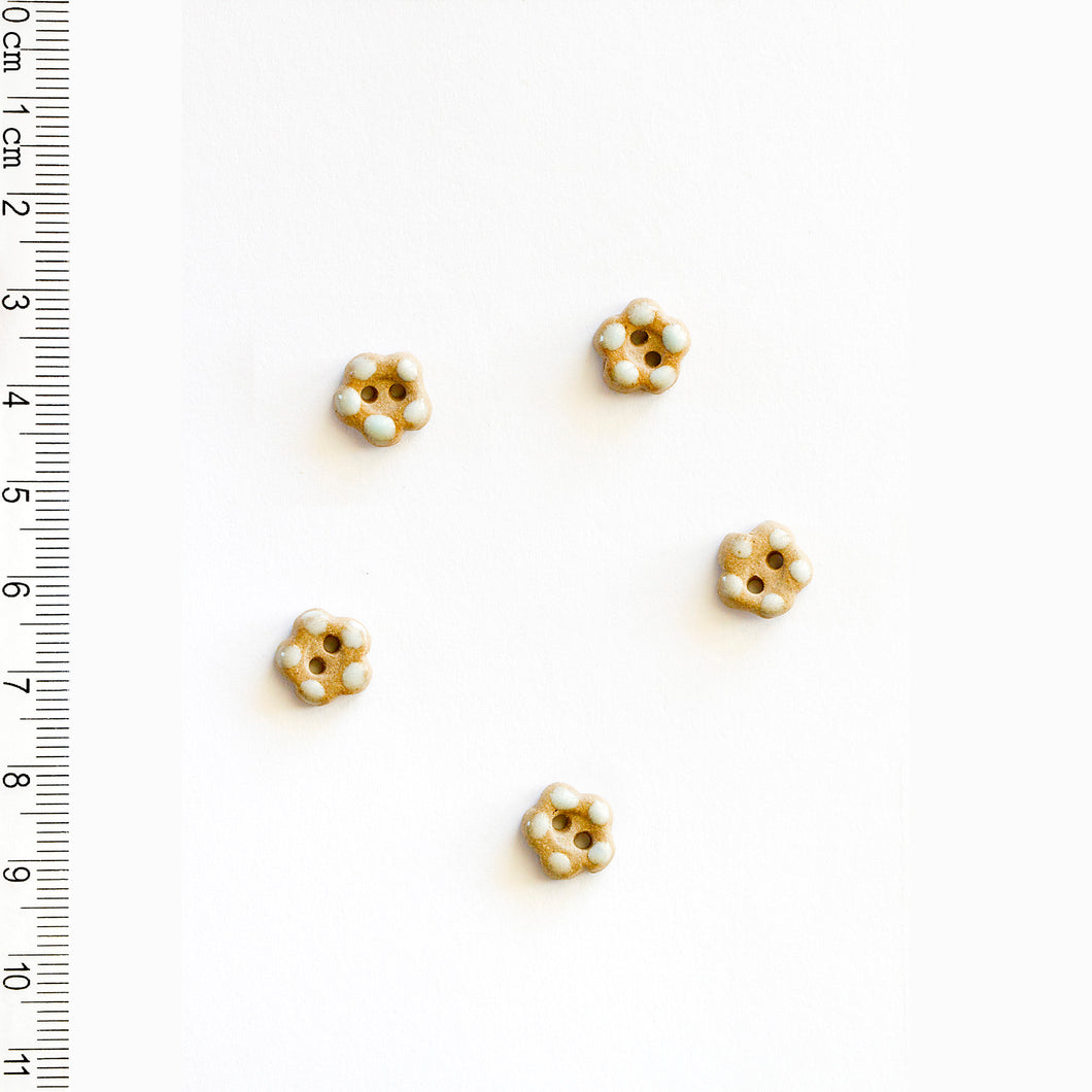 L556 Tiny Flowers