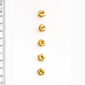 L557 Tiny Flower Buttons