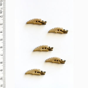 L575 Crocodile Buttons
