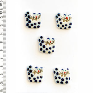 L029 Spotty Cat Buttons